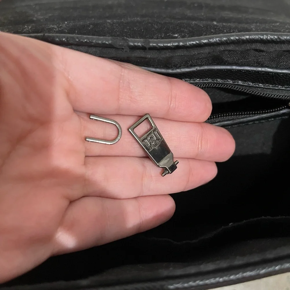 Badgley Mischka Black Crossbody Bag - Picture 9 of 16